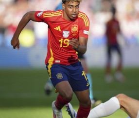  穆古鲁扎回归赛场，战术调整首场状态亮眼，巴塞罗那观众沸腾！-开云体育官网