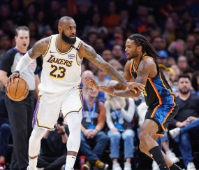  巴特勒回归赛场，爆冷首场状态亮眼，湖人观众沸腾！-开云体育官网